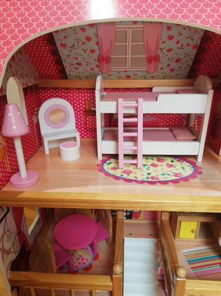 Preciosa casa de muñecas grande