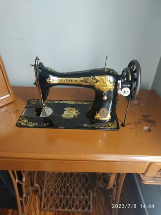 Maquina de coser antigua Singer