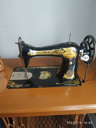 Maquina de coser antigua Singer