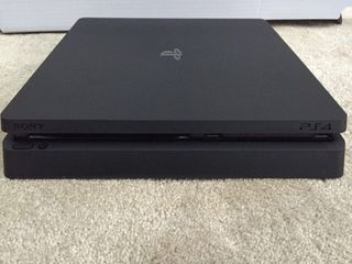 Ps4 slim 1TB