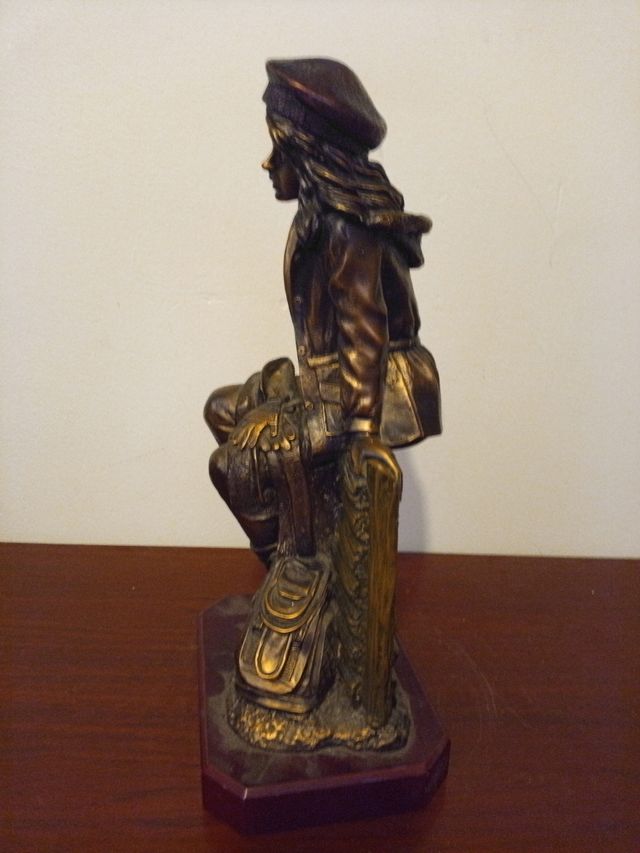 escultura firmado E.Fernadez