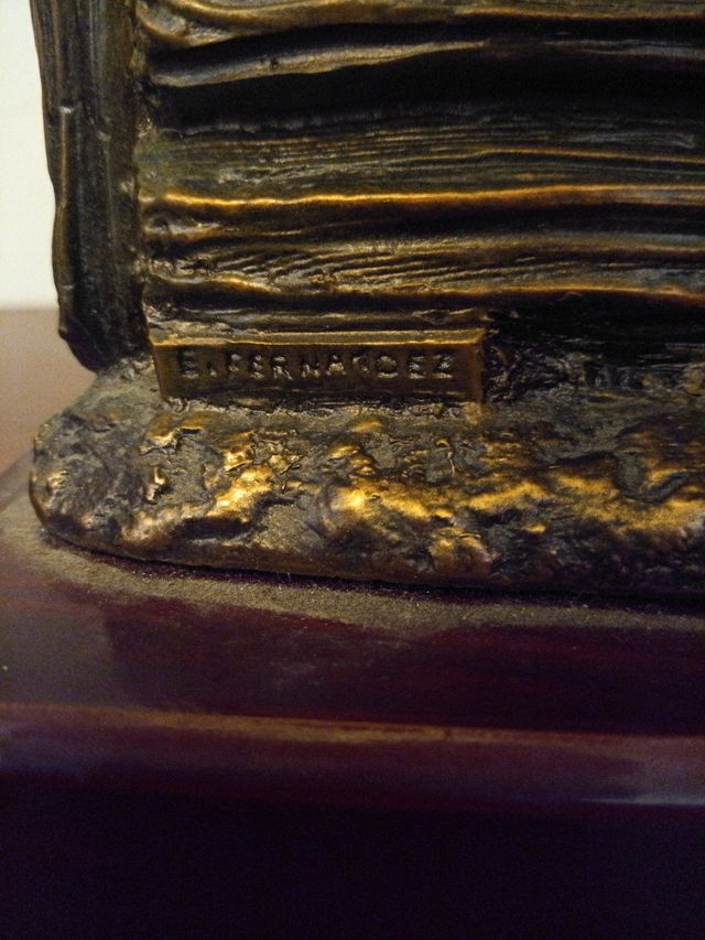 escultura firmado E.Fernadez