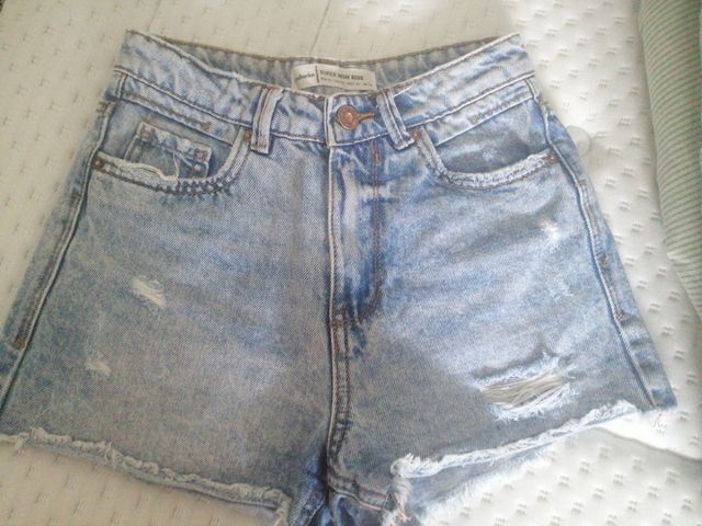 Vaquero corto Stradivarius