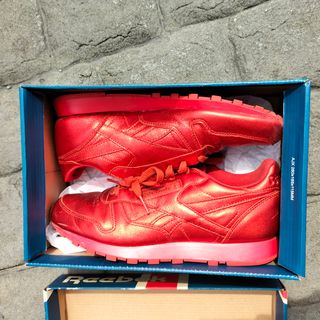 zapatillas Reebok rojo BRILLANTE. 39