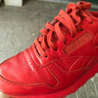 zapatillas Reebok rojo BRILLANTE. 39