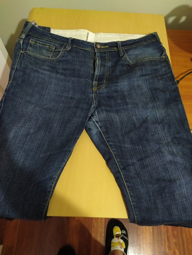 Pantalón vaquero azul talla 44.LLEVANDO 10 PRENDA