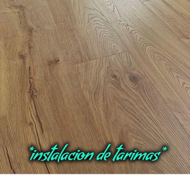 Installazione di decking e vinile.