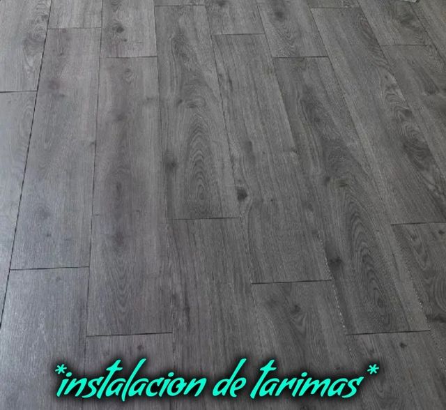 Installazione di decking e vinile.