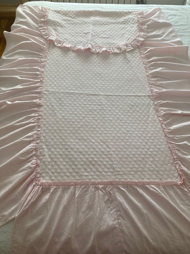 Colcha antigua de cuna