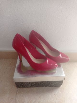 Zapato salón charol rojo