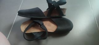 sandalias con cuña color negras