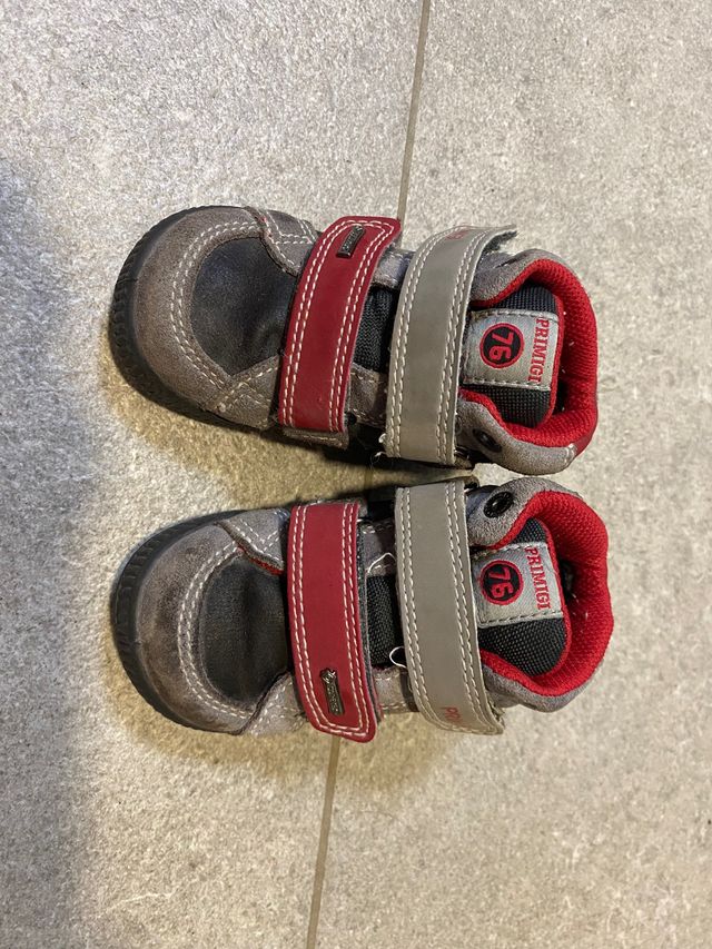 Bota marca Primigi talla 20