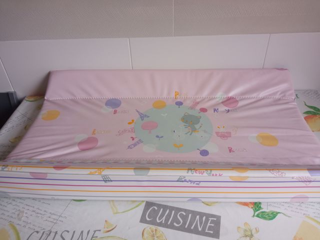 CAMBIADOR BEBE CON CUÑA