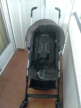 silla de paseo con plástico de lluvia 