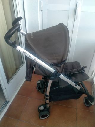 silla de paseo con plástico de lluvia 