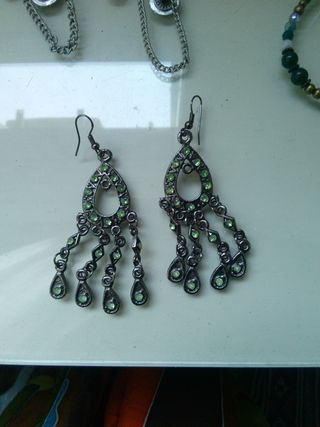 pendientes y pulsera estilo tribal