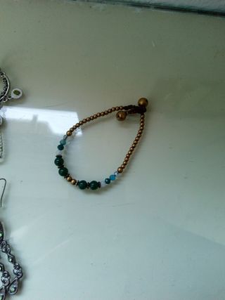 pendientes y pulsera estilo tribal