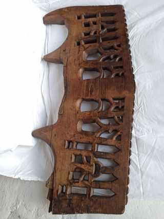 Yugo tallado espectacular