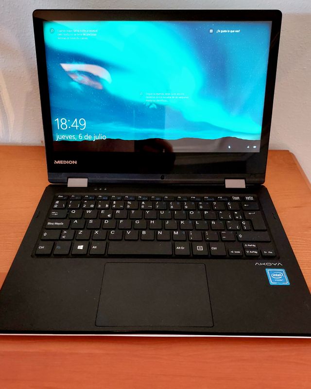 Portátil-Tablet Medio Akoya