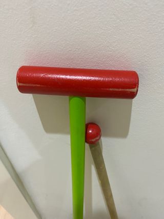 2 Juguetes de madera con ruedas