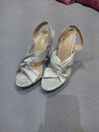 sandalias plateadas