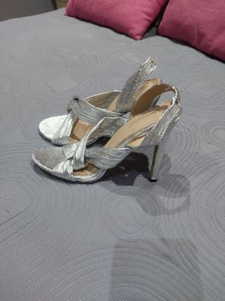 sandalias plateadas