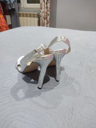 sandalias plateadas