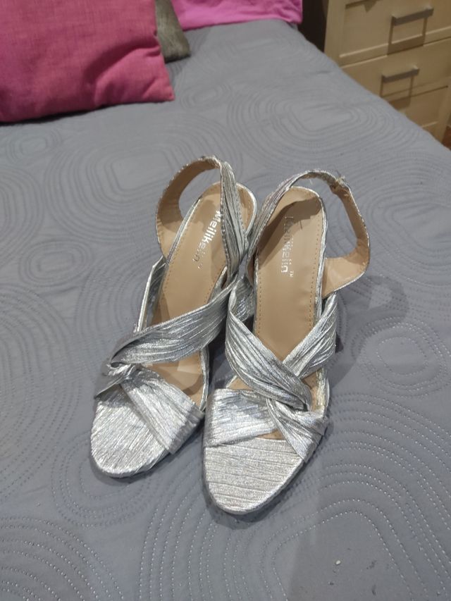 sandalias plateadas