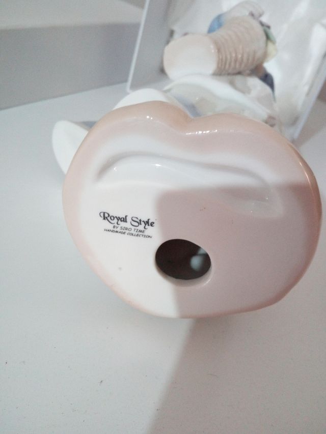 Statuetta in porcellana