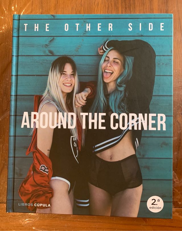 Libro "Around the corner"