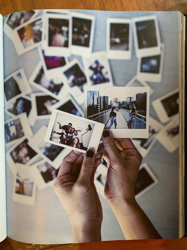 Libro "Around the corner"