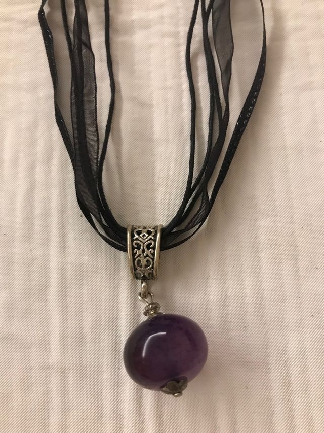Collana con pendente in pietra simil ametista