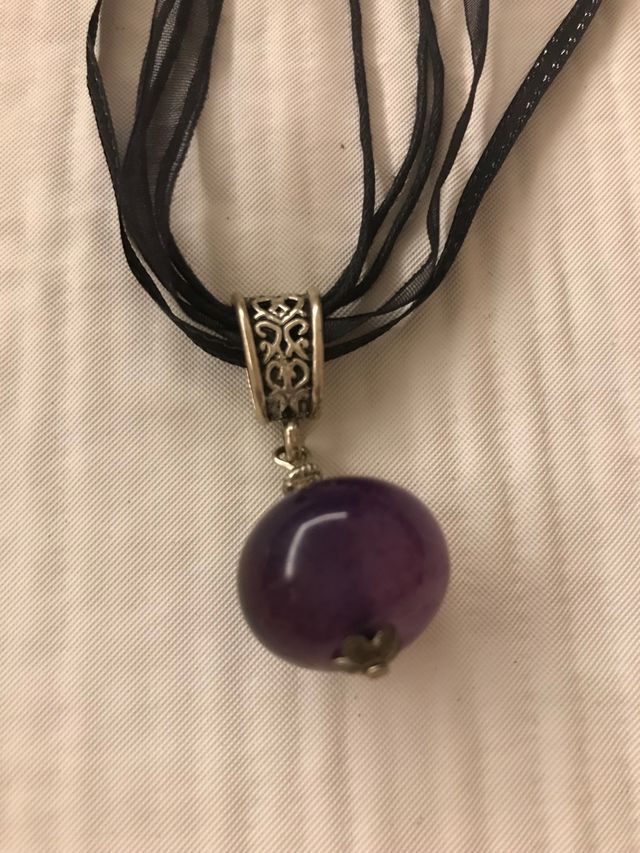 Collana con pendente in pietra simil ametista