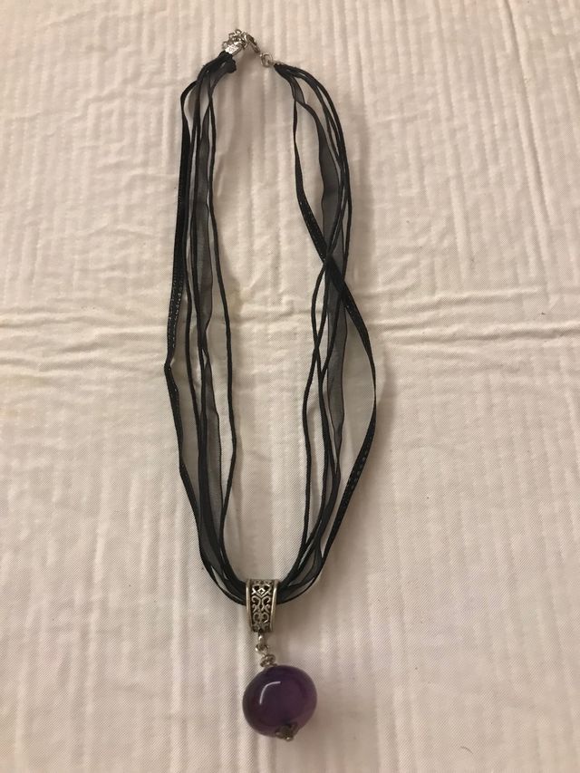Collana con pendente in pietra simil ametista