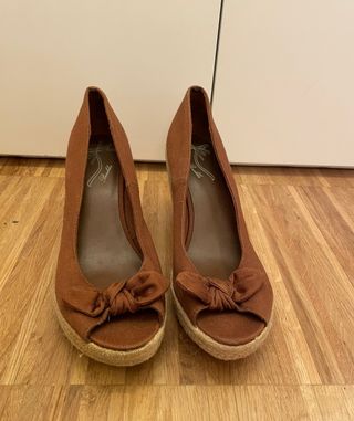 Alpargata cuña marrón Bershka