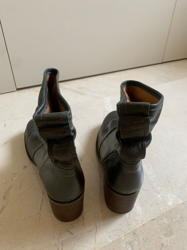 Botas grises, como nuevas.