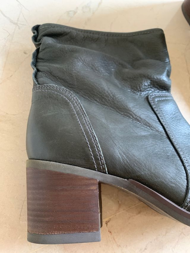 Botas grises, como nuevas.
