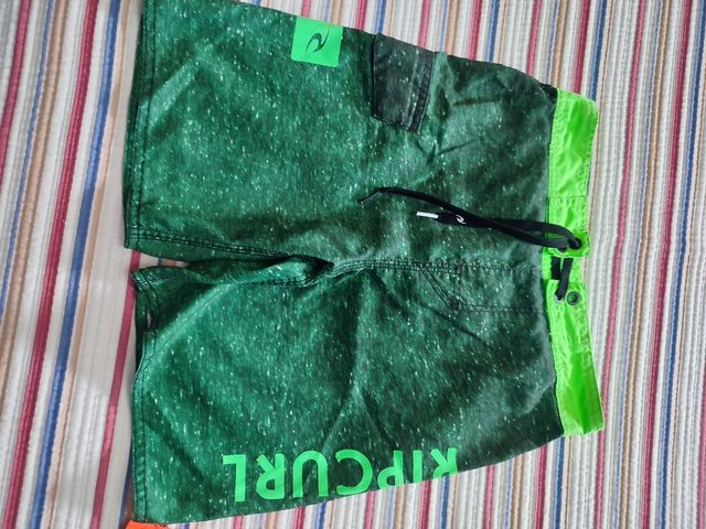 Dos bañadores niño