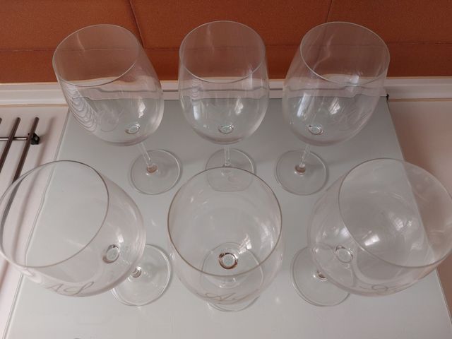 Seis copas de vino de cristal