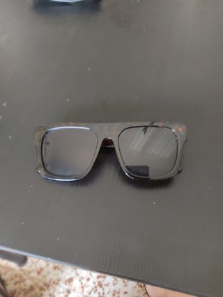 Gafas de sol River Island de mujer.