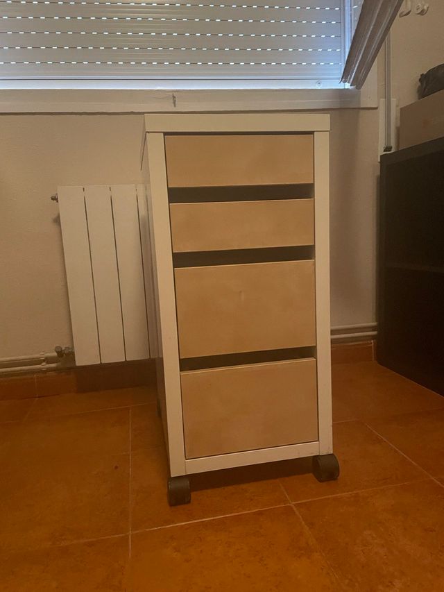 MICKE Cajonera IKEA con ruedas de segunda mano por 50 EUR en Barcelona en WALLAPOP