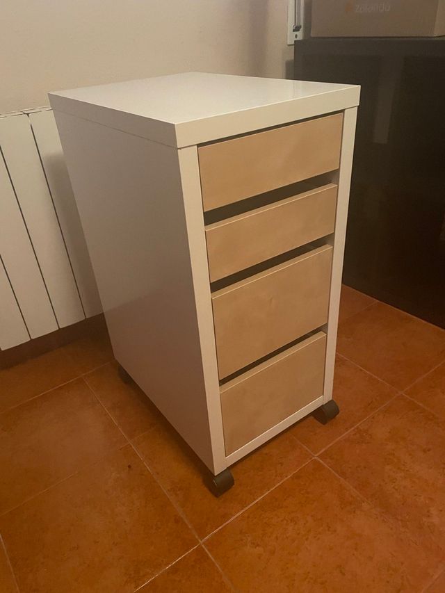 MICKE Cajonera IKEA con ruedas de segunda mano por 50 EUR en Barcelona