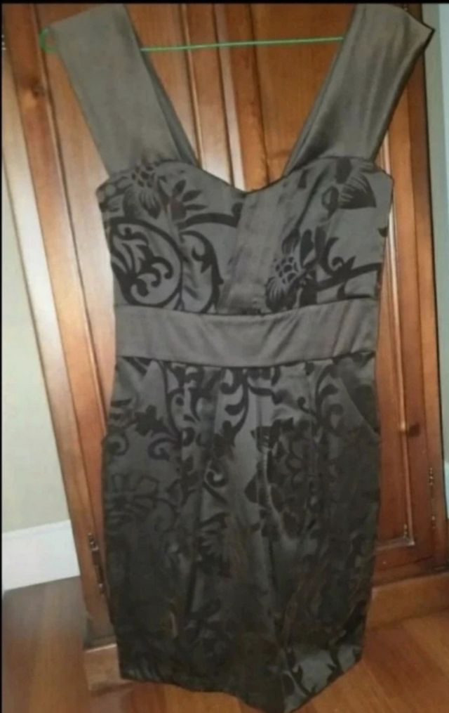 Vestido, evento.Cóctel.Color de temporada, marrón