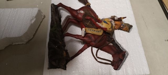 grande statua in resina capo indiano a cavallo