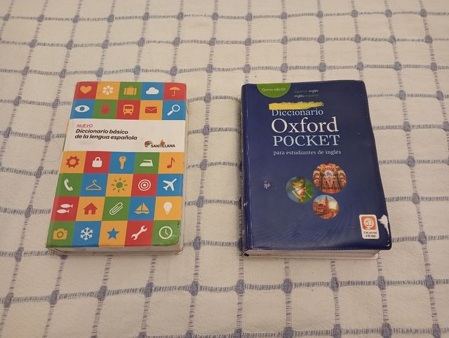 Diccionarios (ESPAÑOL E INGLES)