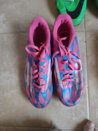 Botas de tacos de futbol