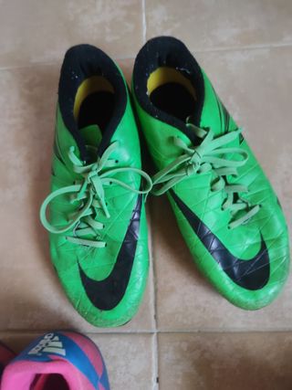 Botas de tacos de futbol