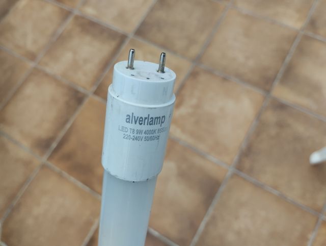 25 LEDs fluorescentes a 3 e uma unidade