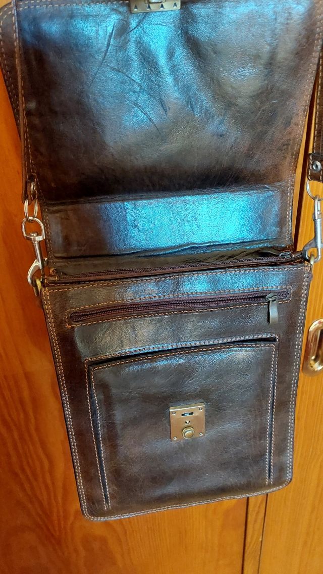 Bandolera cuero 30x25x5 cms