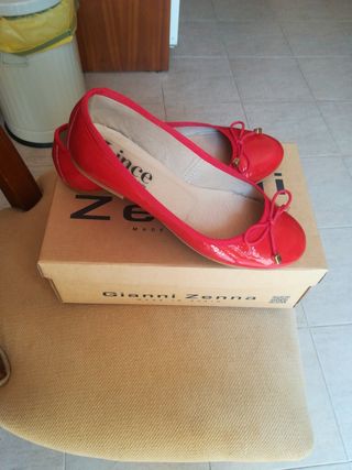 manoletinas de charol rojo, marca Lince